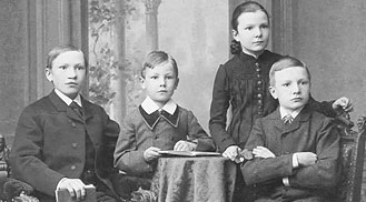 Wilhelm, Fritz, Frieda und Gustav von Bodelschwingh (v.l.n.r.)
