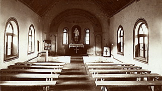 Das Innere der Kapelle in Lutindi.