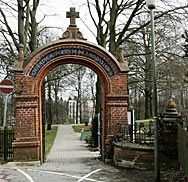 Der Eingang zum alten Friedhof.