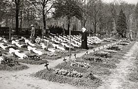 Diakonissengräber auf dem Alten Friedhof, Mitte des 20. Jahrhunderts.